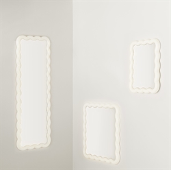 Illu spejl med LED lys 80x80 cm hvid fra Normann Copenhagen