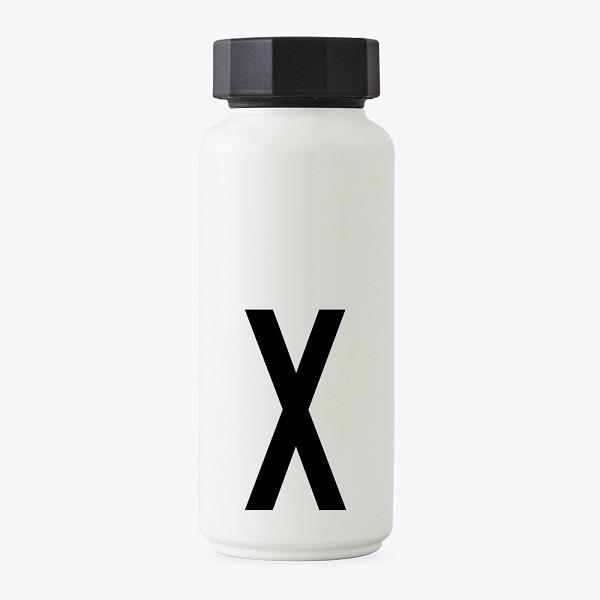 Personlig termoflaske med X  fra Design Letters med Arne Jacobsen bogstaver