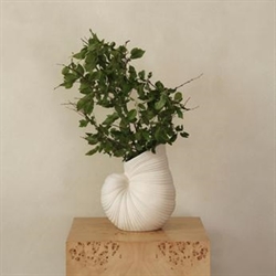 Konkylie vase offwhite fra Ferm Living