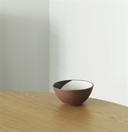 Line Bowl i rød ler small Ø15 cm fra Normann Copenhagen