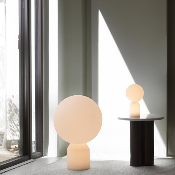 Yo bordlampe hvid flere størrelser fra Normann Copenhagen