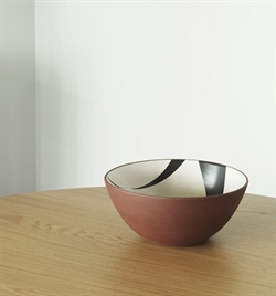 Line Bowl i rød ler large Ø30 cm fra Normann Copenhagen